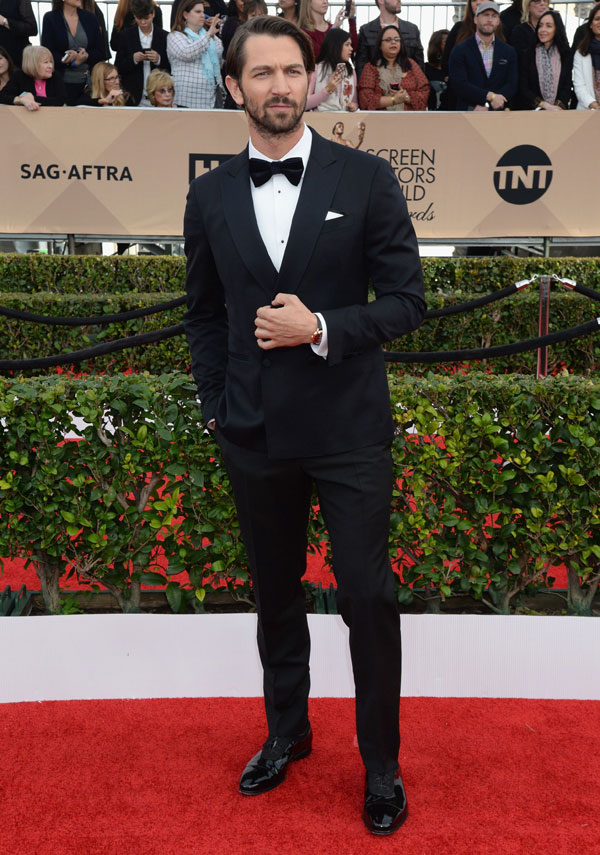 Michiel Huisman Wore Red Gold Baume & Mercier Clifton Replica On 22nd SAG Awards